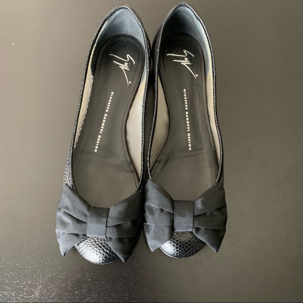 Giuseppe Zanotti Black Flats with Sleek Bow Detail size 8 - Picture 2 of 12